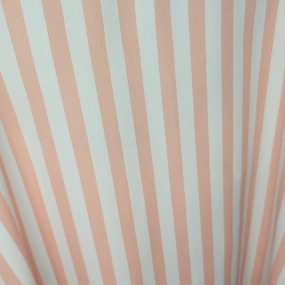 Striped top with back bow derail - Picture 9 of 11